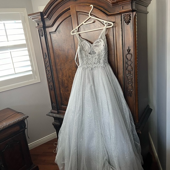 Prom dress (NEVER USED, 2020) - Picture 4 of 6